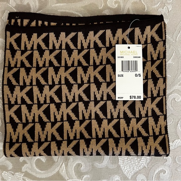 Michael Kors MK Signature Scarf/Shawl - Picture 10 of 10